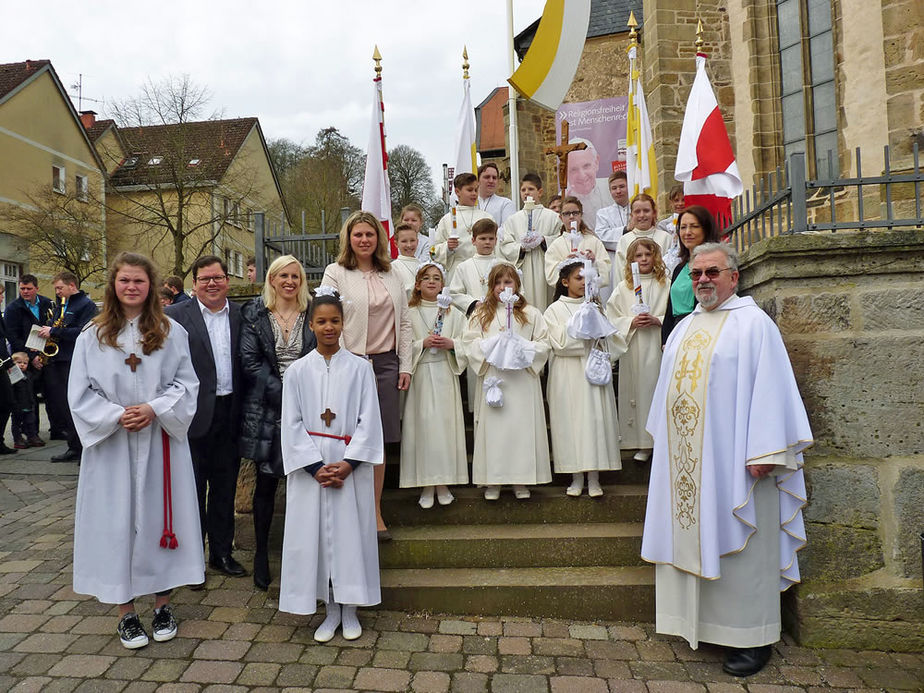 1. Heilige Kommunion in St. Crescentius (Foto: Karl-Franz Thiede)